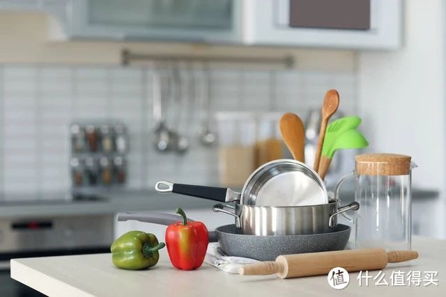 建议大家：这4类厨具，没坏也要扔掉，不是瞎说，用久了有害！
